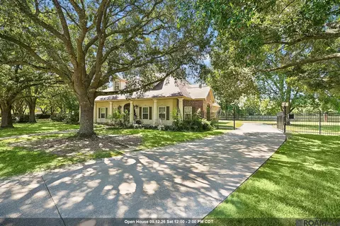 1201 Mills Pointe Dr, Zachary, LA 70791