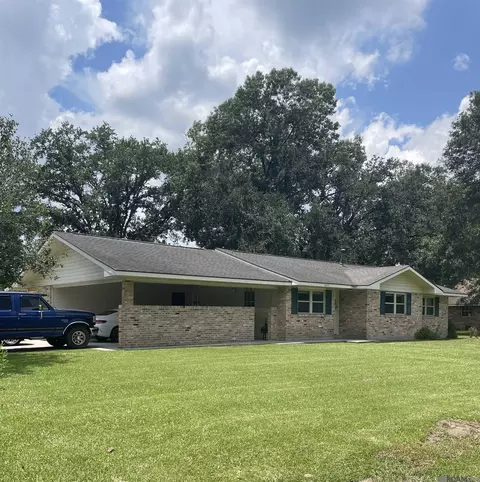 6633 Landmor Dr, Greenwell Springs, LA 70739