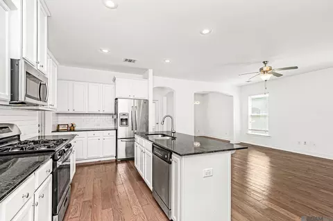 8174 Antebellum Ave, Baton Rouge, LA 70820