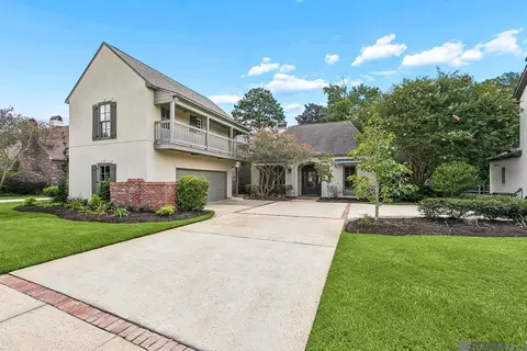 17847 Pecan Shadows Dr, Baton Rouge, LA 70810