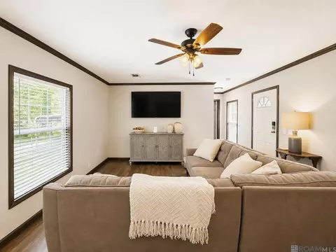 15140 Peairs Rd, Pride, LA 70770 photo 2