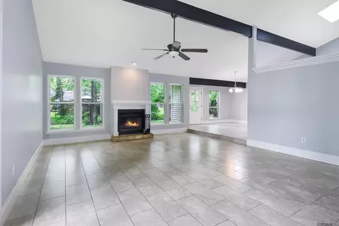 10560 Shadowlake Dr, Geismar, LA 70734