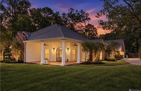 8812 Wildwood Dr, Denham Springs, LA 70706