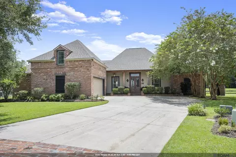 12274 Oak Colony Dr, Geismar, LA 70734