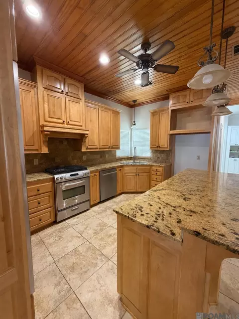 510 Jackson St, Denham Springs, LA 70726