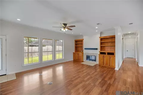 Living - 34022 Duff Rd, Walker, LA 70785 photo 2 of 4