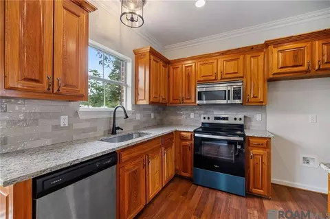 Kitchen - 34022 Duff Rd, Walker, LA 70785 photo 2 of 3