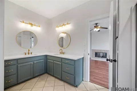 Bath - 34022 Duff Rd, Walker, LA 70785 photo 2 of 5