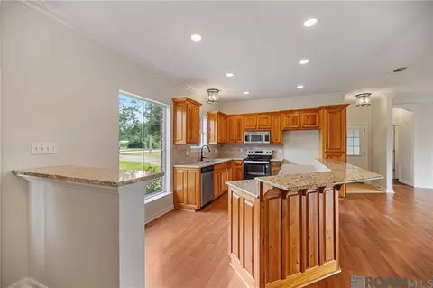 Kitchen - 34022 Duff Rd, Walker, LA 70785 photo 3 of 3