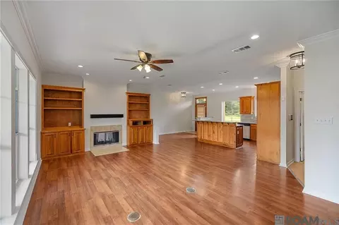 Living - 34022 Duff Rd, Walker, LA 70785 photo 3 of 4