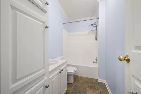 Bath - 12985 Arnold Rd, Walker, LA 70785 photo 1 of 6