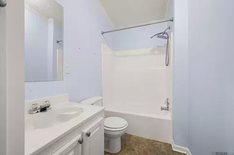 Bath - 12985 Arnold Rd, Walker, LA 70785 photo 2 of 6