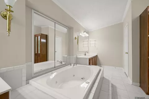 Bath - 12985 Arnold Rd, Walker, LA 70785 photo 4 of 6