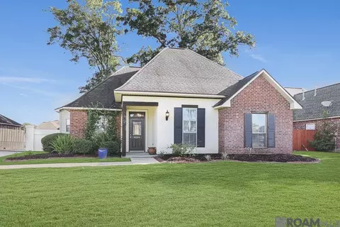 9089 Willow Point Dr, Denham Springs, LA 70726