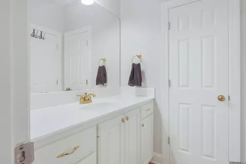 Bath - 12060 Clanton Dr, Walker, LA 70785 photo 2 of 3