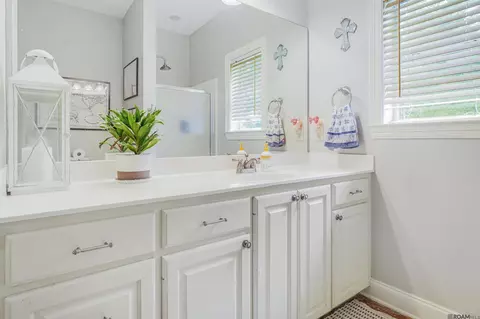 Bath - 12060 Clanton Dr, Walker, LA 70785 photo 3 of 3