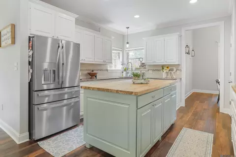 Kitchen - 12060 Clanton Dr, Walker, LA 70785 photo 1 of 4