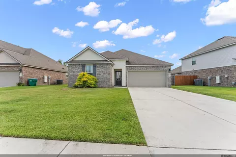 13758 Wincrest Dr, Walker, LA 70785