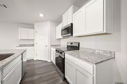 Kitchen - 15520 Alfio Ct, Zachary, LA 70791 photo 1 of 2