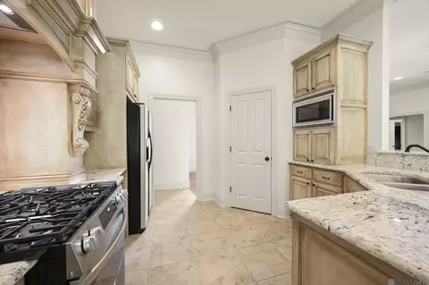 Kitchen - 13308 Williamsburg Dr, Walker, LA 70785 photo 3 of 4