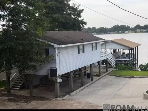 6890 False River Rd, Oscar, LA 70762