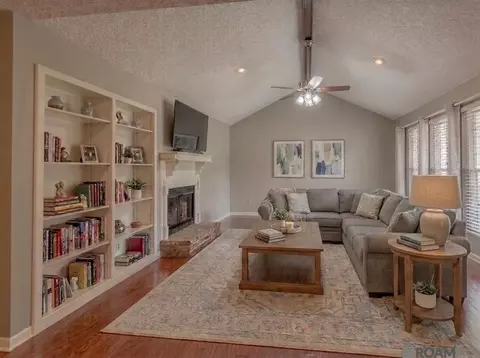 570 Bonarbridge Dr, Baton Rouge, LA 70808