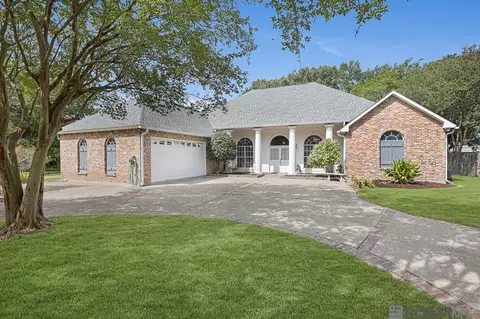 2310 Dove Hollow Dr, Baton Rouge, LA 70809