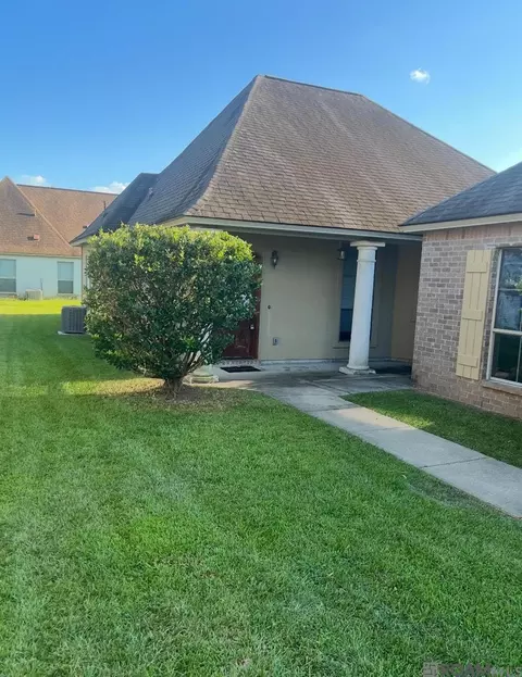 2640 Colonial Way, Zachary, LA 70791