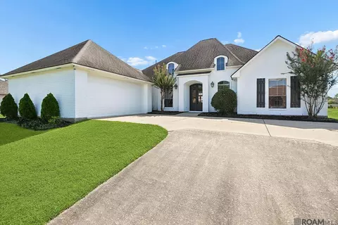 6982 Lakecrest Dr, Zachary, LA 70791