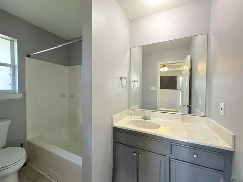 Bath - 13953 J R Dr, Walker, LA 70785 photo 1 of 2