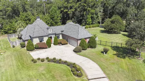 19307 Country Club Ln, Hammond, LA 70401