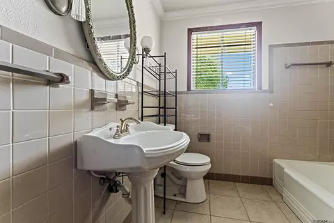 Bath - 4018 Chestnut St, Zachary, LA 70791 photo 2 of 2