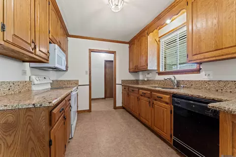 Kitchen - 4018 Chestnut St, Zachary, LA 70791 photo 2 of 4