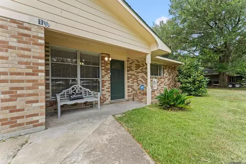 Exterior - 4018 Chestnut St, Zachary, LA 70791 photo 3 of 9