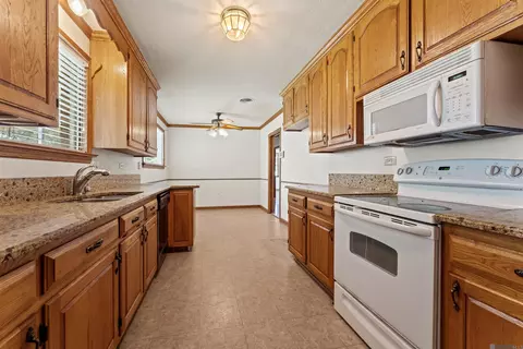 Kitchen - 4018 Chestnut St, Zachary, LA 70791 photo 4 of 4