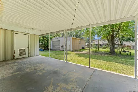 Exterior - 4018 Chestnut St, Zachary, LA 70791 photo 8 of 9