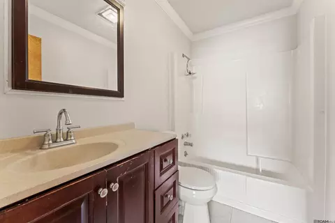 Bath - 4018 Chestnut St, Zachary, LA 70791 photo 1 of 2
