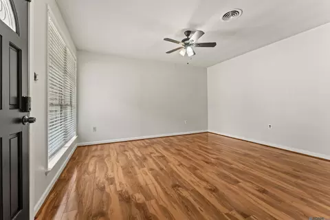 Living - 4018 Chestnut St, Zachary, LA 70791 photo 1 of 3