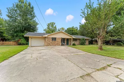Exterior - 4018 Chestnut St, Zachary, LA 70791 photo 2 of 9