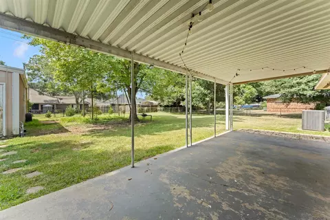 Exterior - 4018 Chestnut St, Zachary, LA 70791 photo 4 of 9
