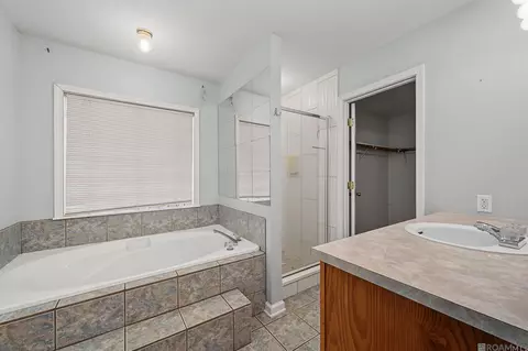 Bath - 13120 Joycelynn Rd, Walker, LA 70785 photo 2 of 3