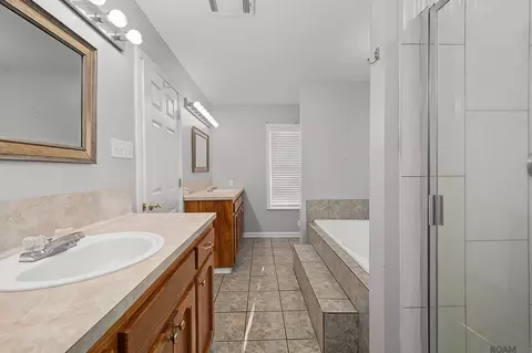Bath - 13120 Joycelynn Rd, Walker, LA 70785 photo 3 of 3