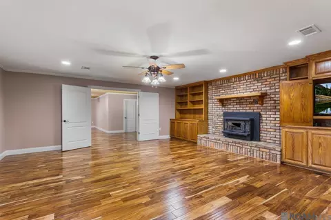 Living - 31430 Cane Market Rd, Walker, LA 70785 photo 2 of 5