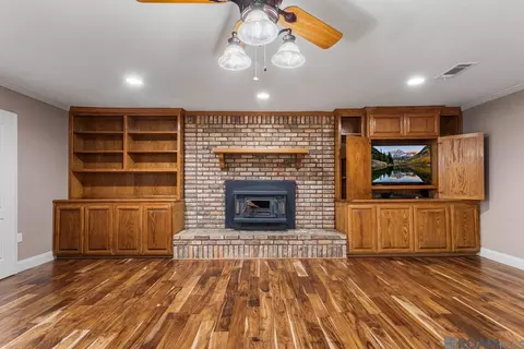 Living - 31430 Cane Market Rd, Walker, LA 70785 photo 3 of 5