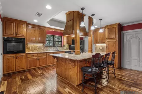 Kitchen - 31430 Cane Market Rd, Walker, LA 70785 photo 3 of 3
