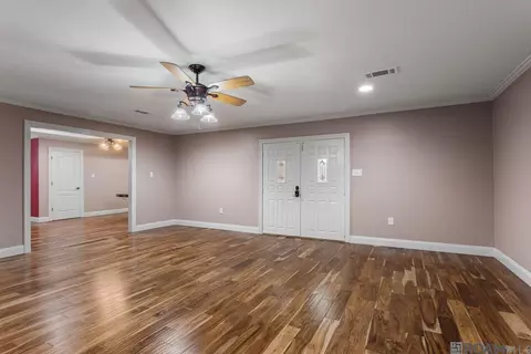Living - 31430 Cane Market Rd, Walker, LA 70785 photo 4 of 5