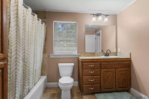 Bath - 31430 Cane Market Rd, Walker, LA 70785 photo 1 of 2