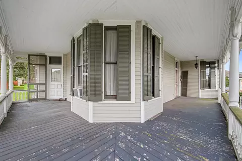 Exterior - 206 E 2nd St, Thibodaux, LA 70301 photo 5 of 7