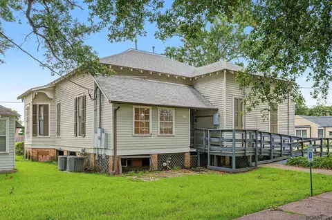 Exterior - 206 E 2nd St, Thibodaux, LA 70301 photo 6 of 7
