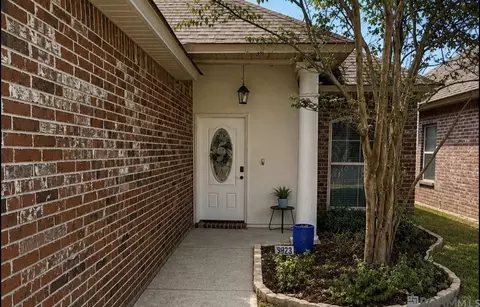 9823 Clearlake Ln, Denham Springs, LA 70726